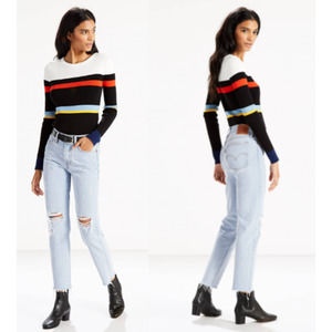 LEVI'S • Light Wash Wedgie Fit Raw Hem Distressed Ankle Jeans Sz 27